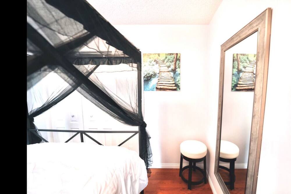 Photo of Bedroom in North Central Edmonton