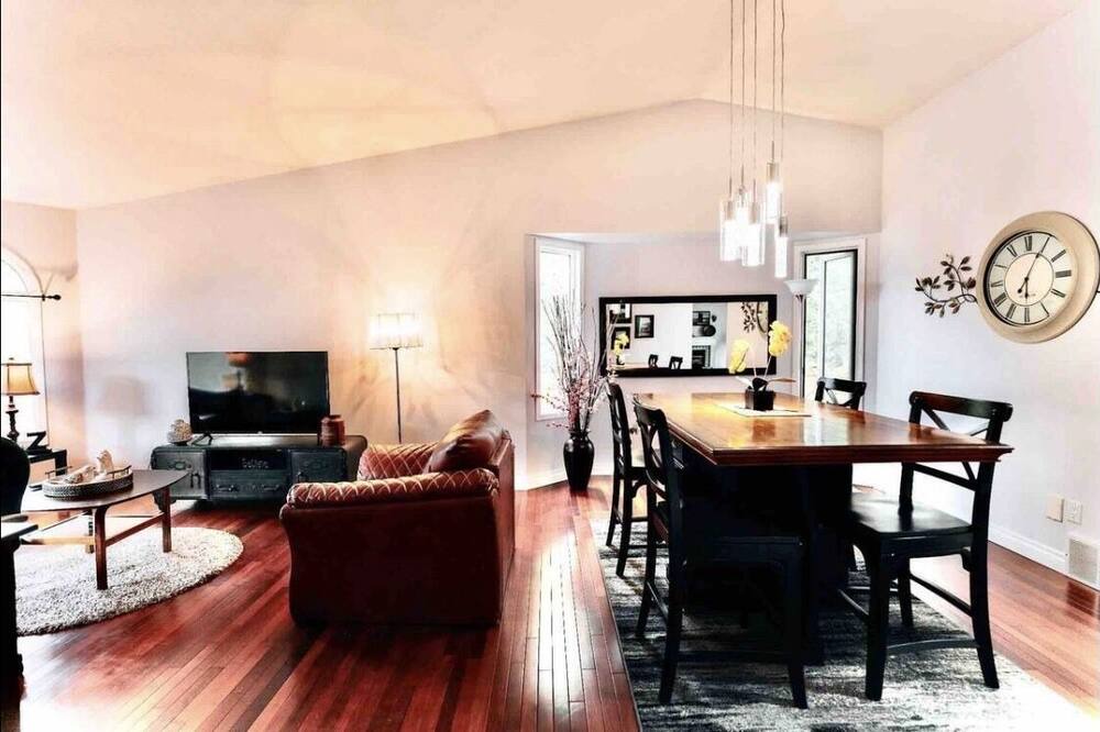 Photo of Bedroom in North Central Edmonton
