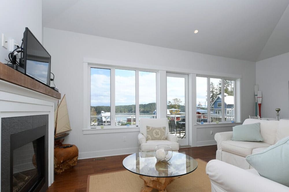 Photo of Livingroom in Sooke