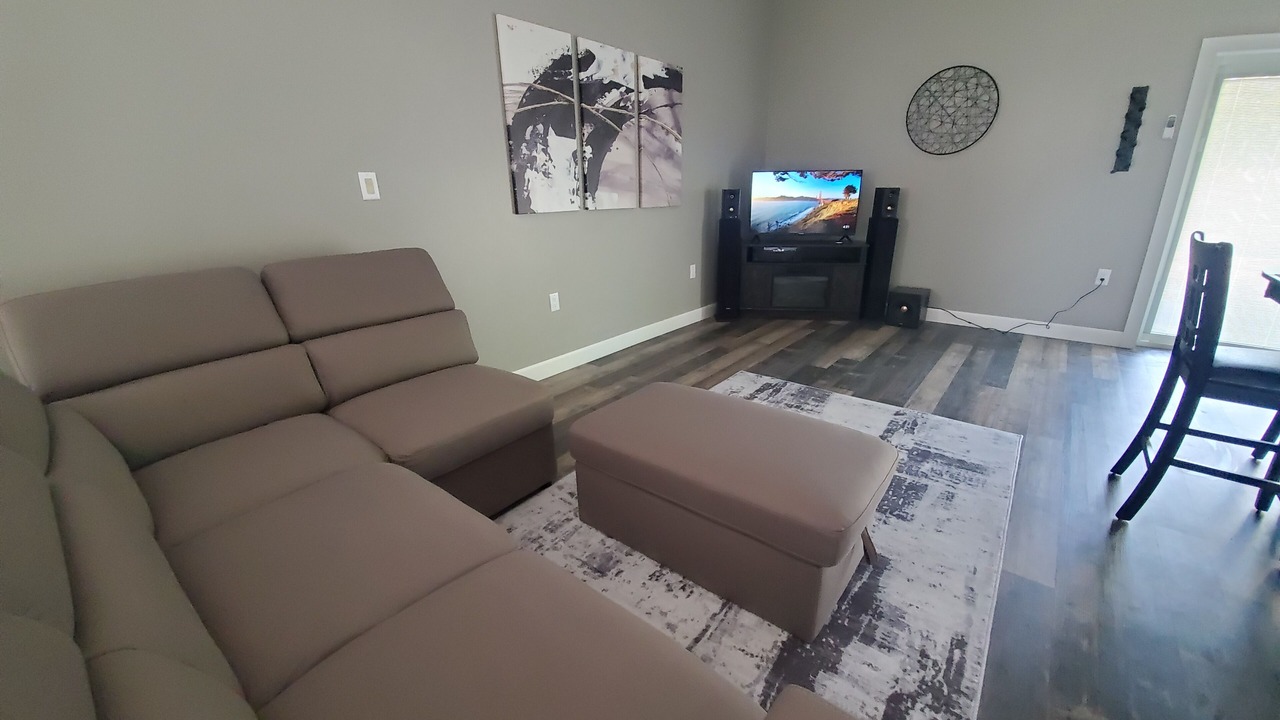 Photo of Livingroom in Town of Essex