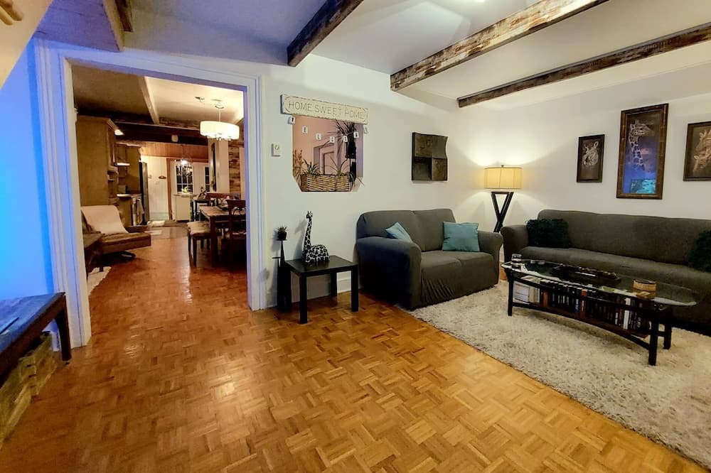 Photo of Livingroom in Terrebonne