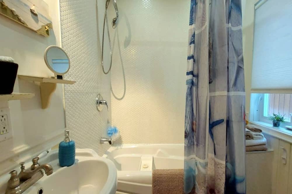 Photo of Bathroom in Terrebonne