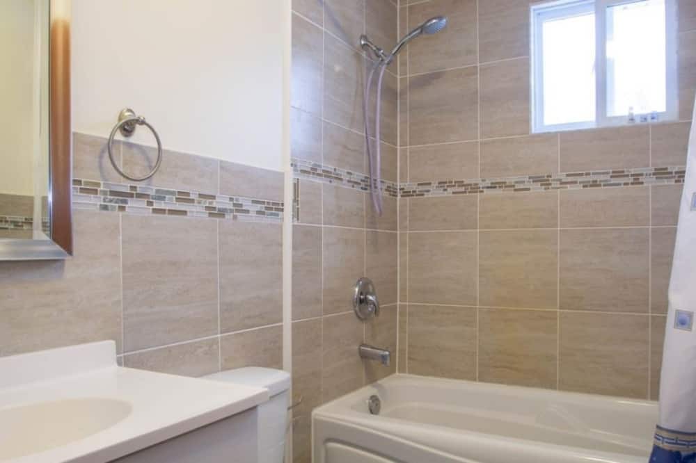 Photo of Bathroom in Carden