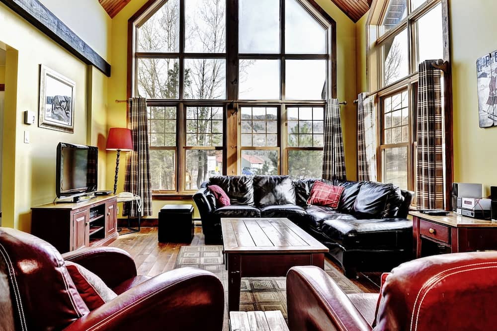Photo of Livingroom in Stoneham