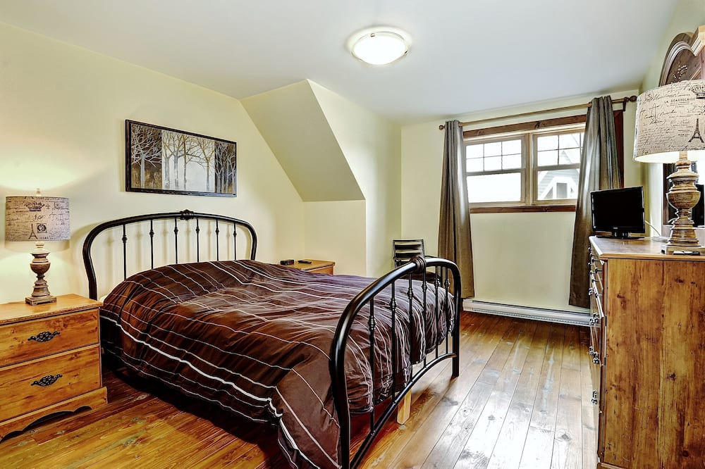 Photo of Bedroom in Stoneham