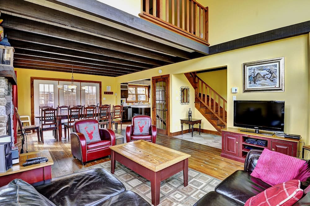 Photo of Livingroom in Stoneham