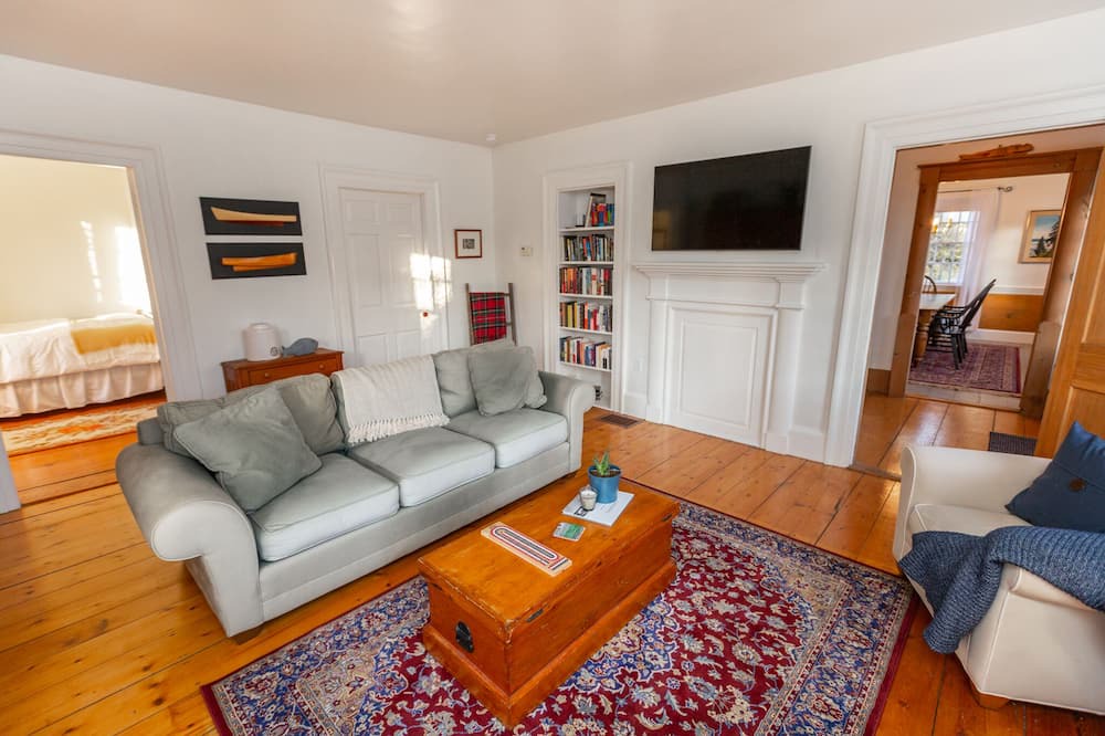 Photo of Livingroom in Mahone Bay