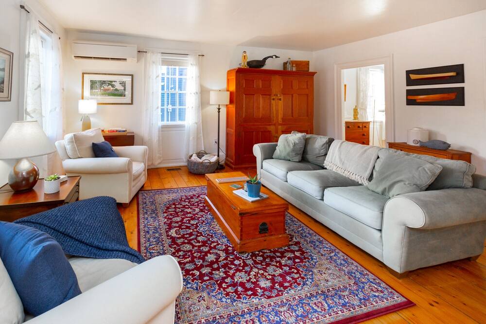 Photo of Livingroom in Mahone Bay