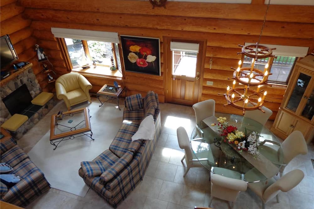 Photo of Livingroom in Swansea Point