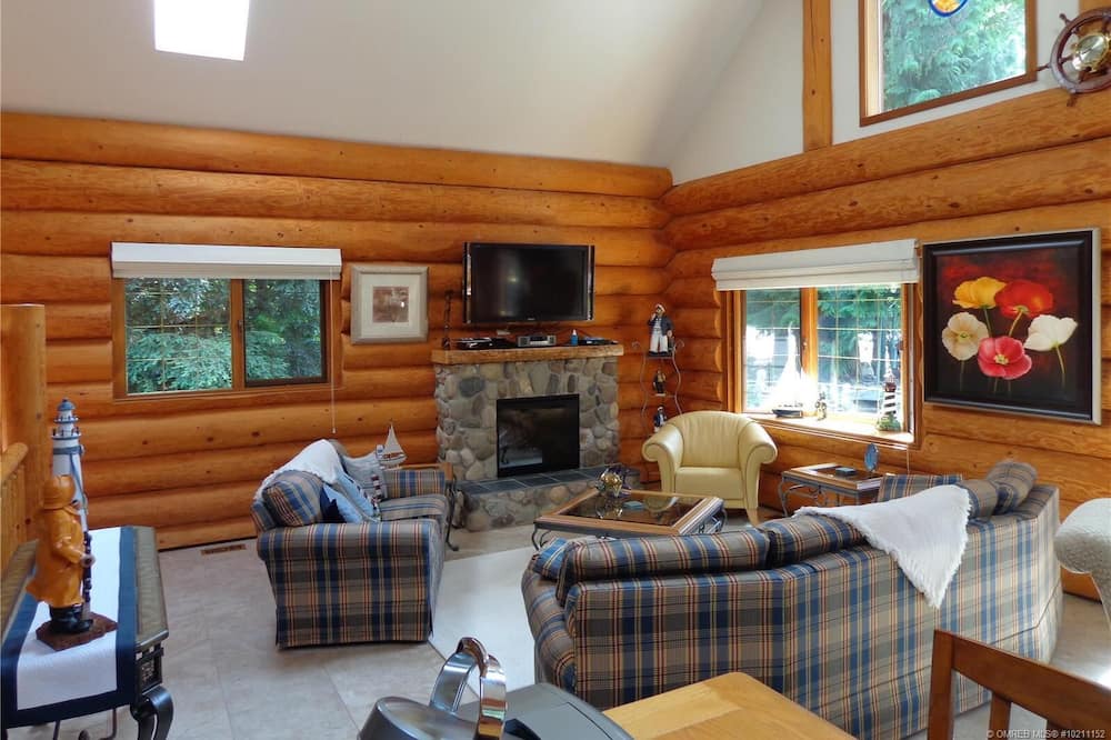 Photo of Livingroom in Swansea Point