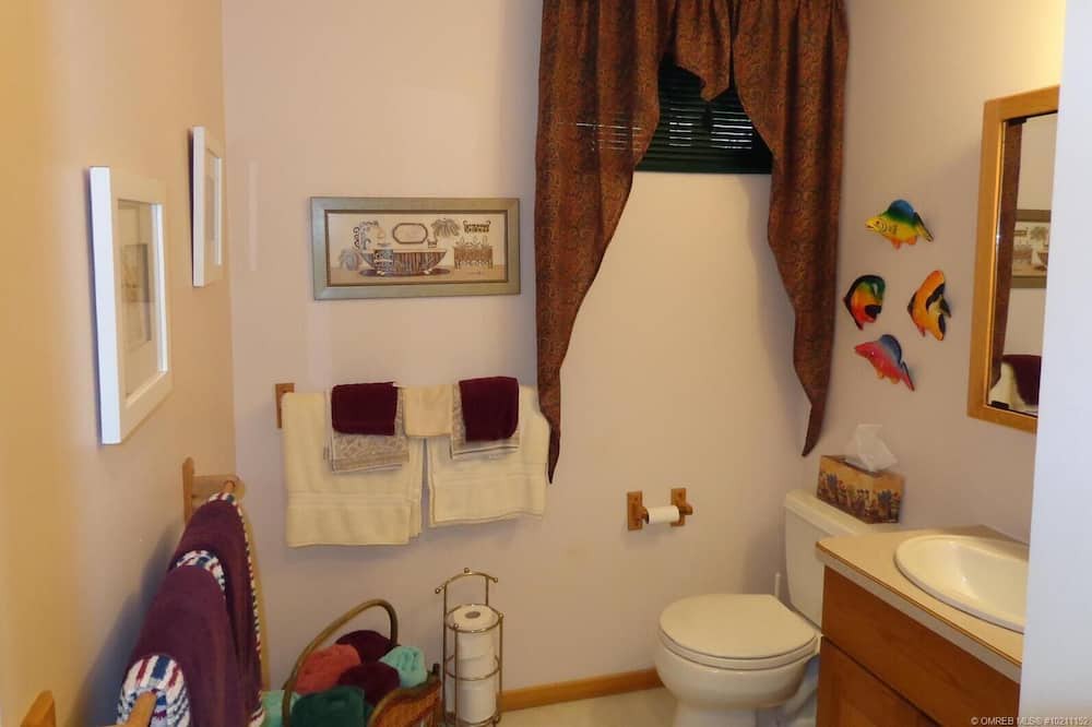 Photo of Bathroom in Swansea Point