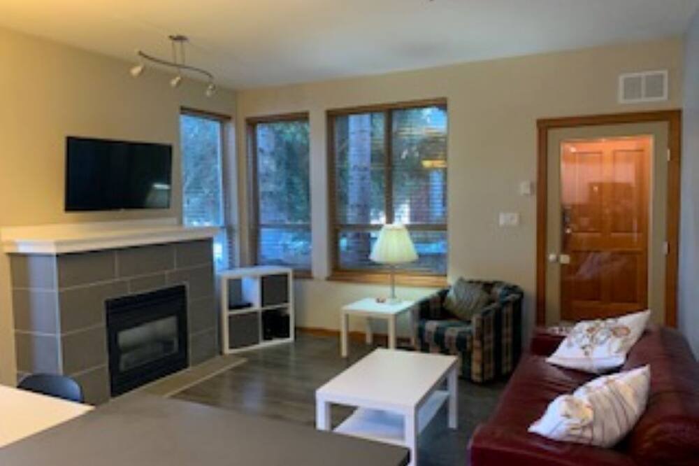 Photo of Livingroom in Whistler Cay Estates