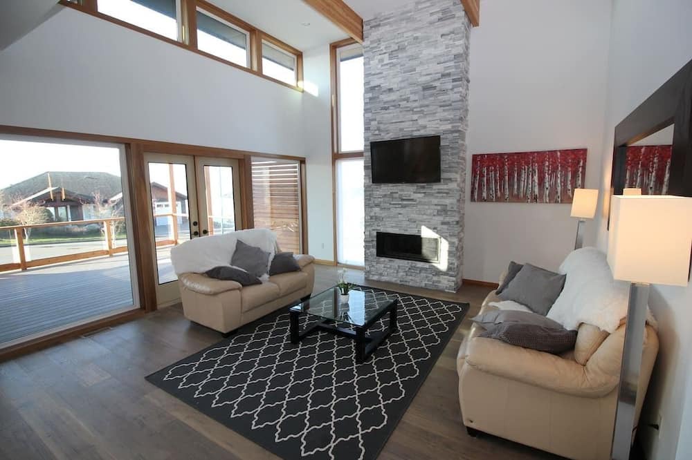 Photo of Livingroom in West Sechelt