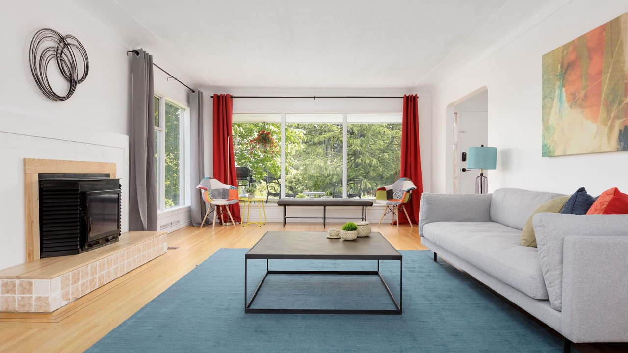 Photo of Livingroom in Departure Bay