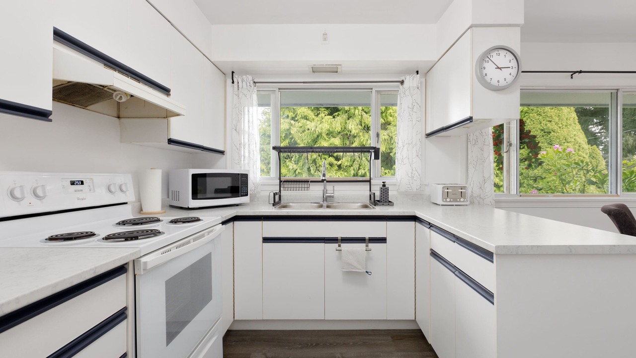 Photo of Kitchen in Departure Bay
