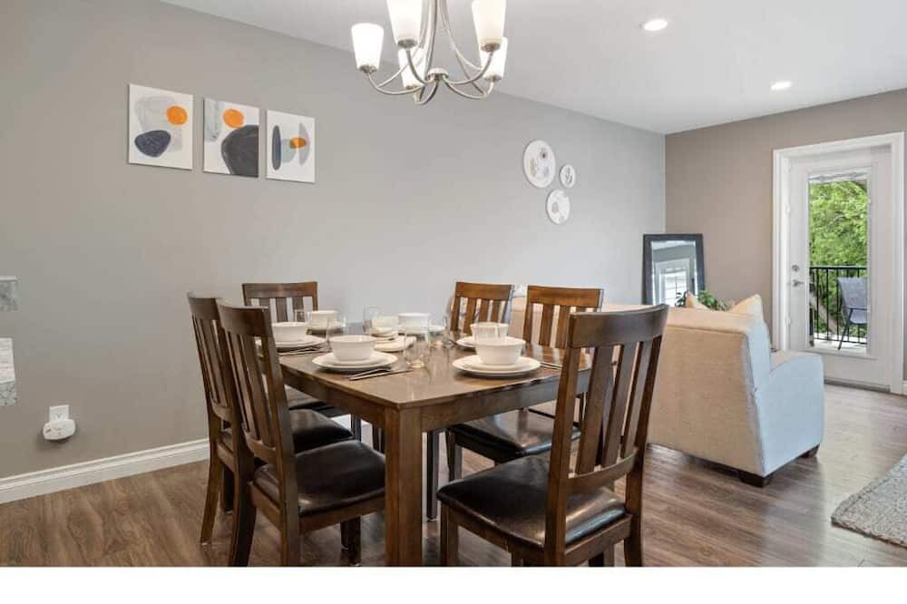 Photo of Livingroom in Sylvan Lake