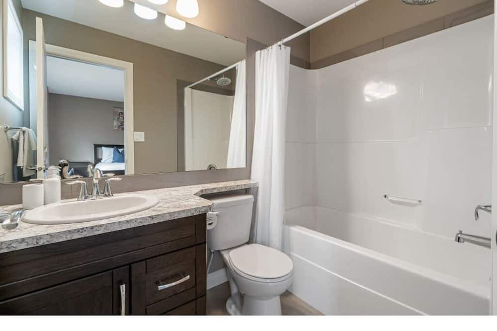 Photo of Bathroom in Sylvan Lake