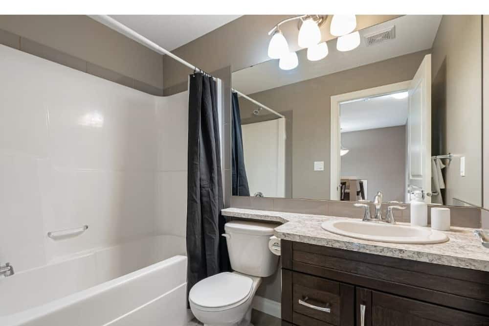 Photo of Bathroom in Sylvan Lake