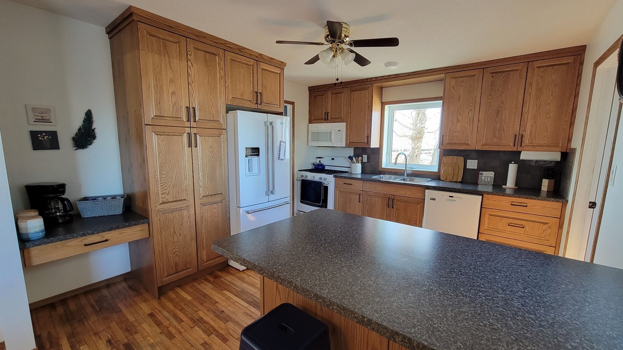 Photo of Kitchen in Lethbridge County