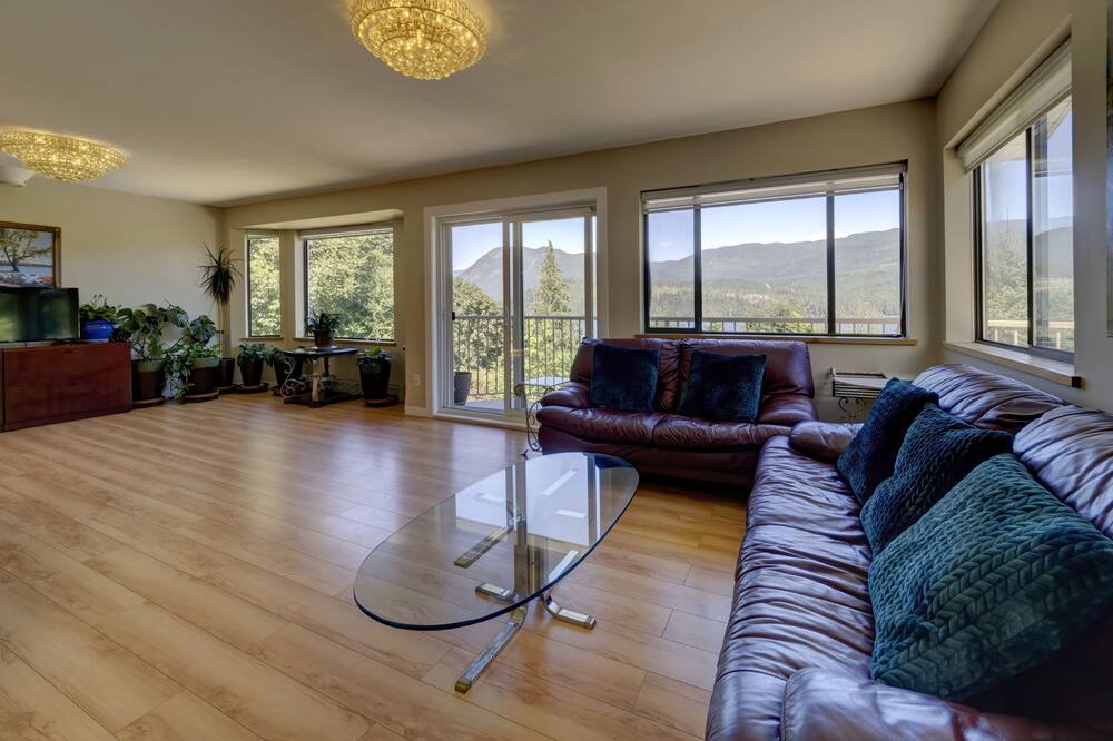 Photo of Livingroom in West Porpoise Bay