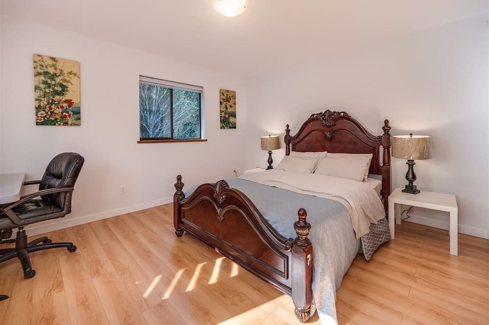 Photo of Bedroom in West Porpoise Bay