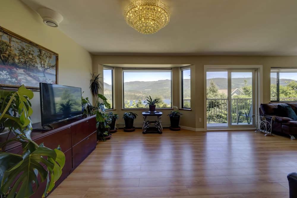 Photo of Livingroom in West Porpoise Bay