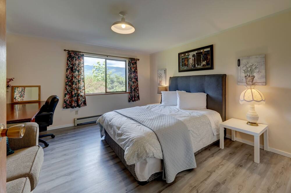 Photo of Bedroom in West Porpoise Bay