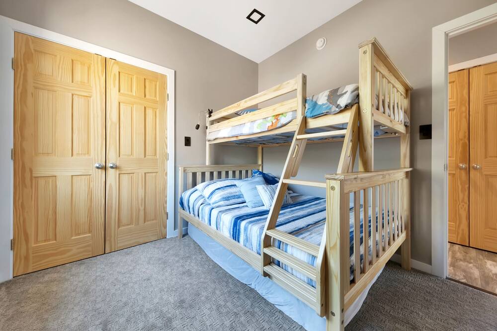 Photo of Bedroom in Lester Beach