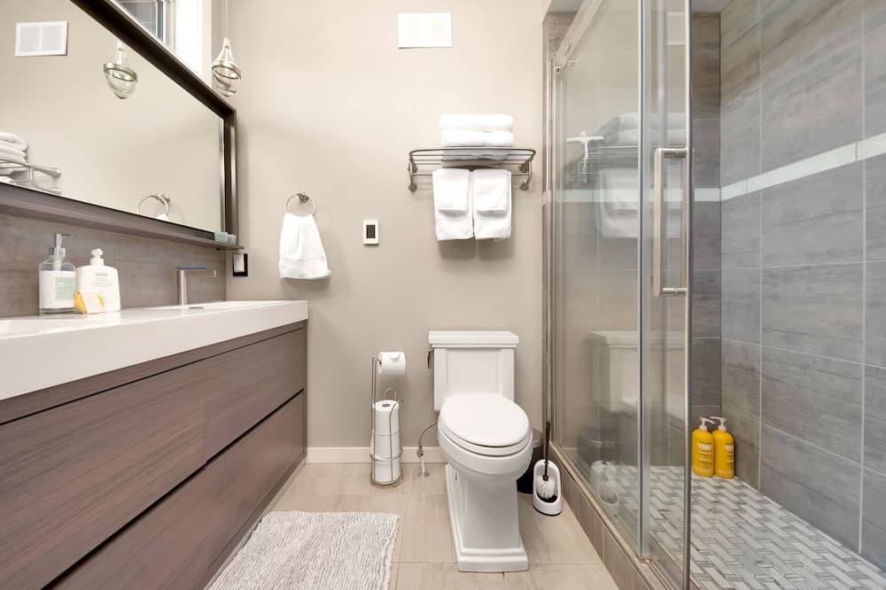 Photo of Bathroom in Lester Beach