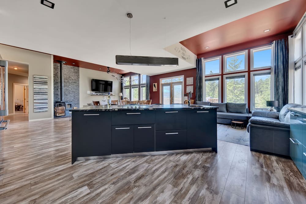 Photo of Kitchen in Lester Beach