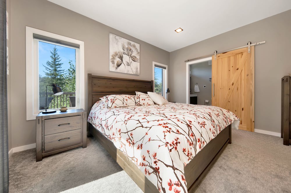 Photo of Bedroom in Lester Beach