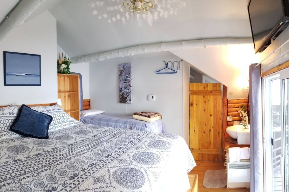 Photo of Bedroom in Sainte-Therese-de-la-Gatineau