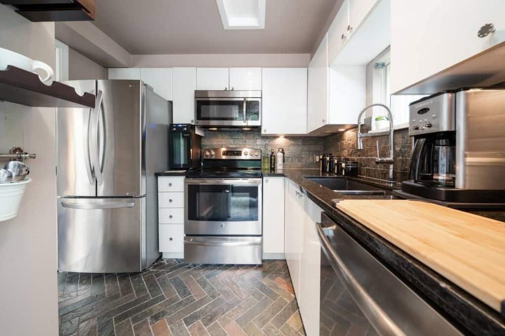 Photo of Kitchen in Coal Harbour