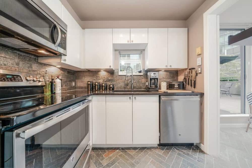 Photo of Kitchen in Coal Harbour