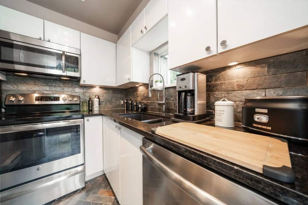 Photo of Kitchen in Coal Harbour