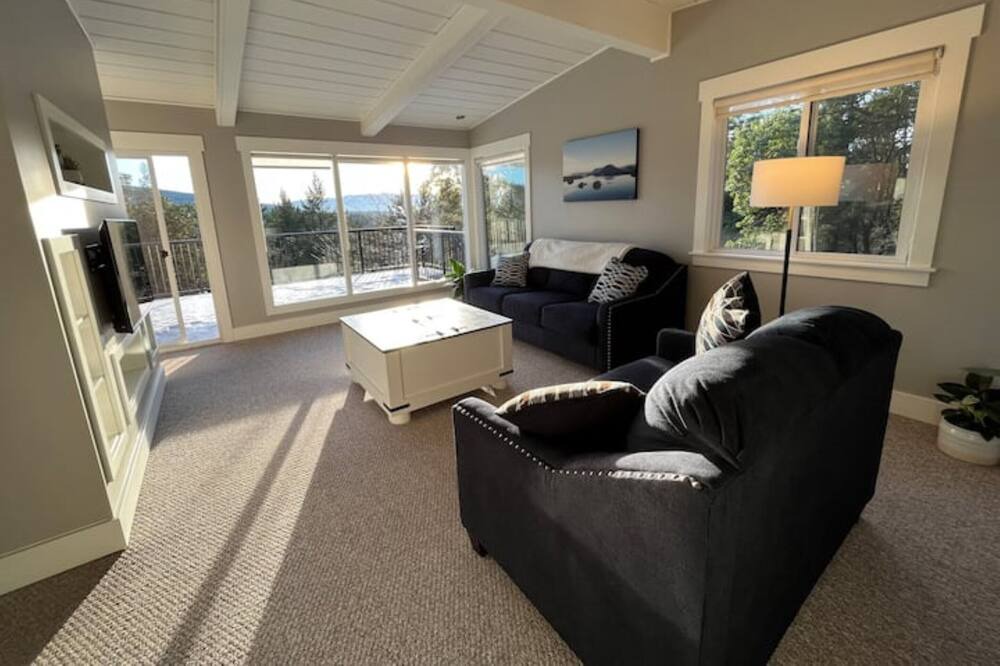 Photo of Livingroom in North Cowichan