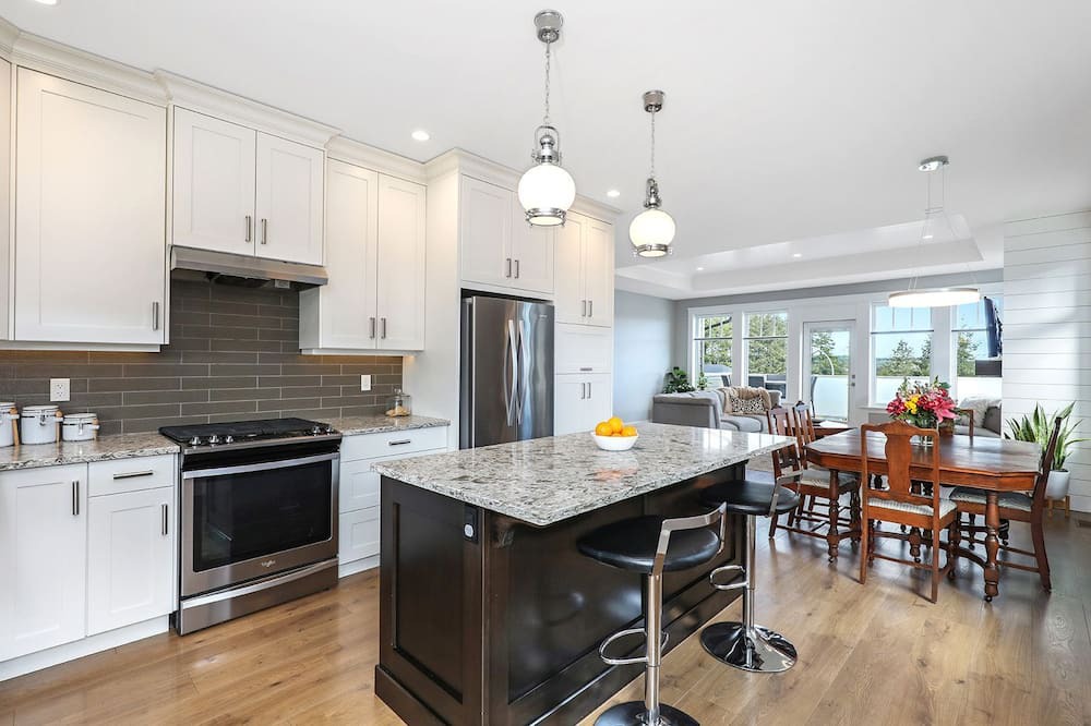 Photo of Kitchen in Courtenay