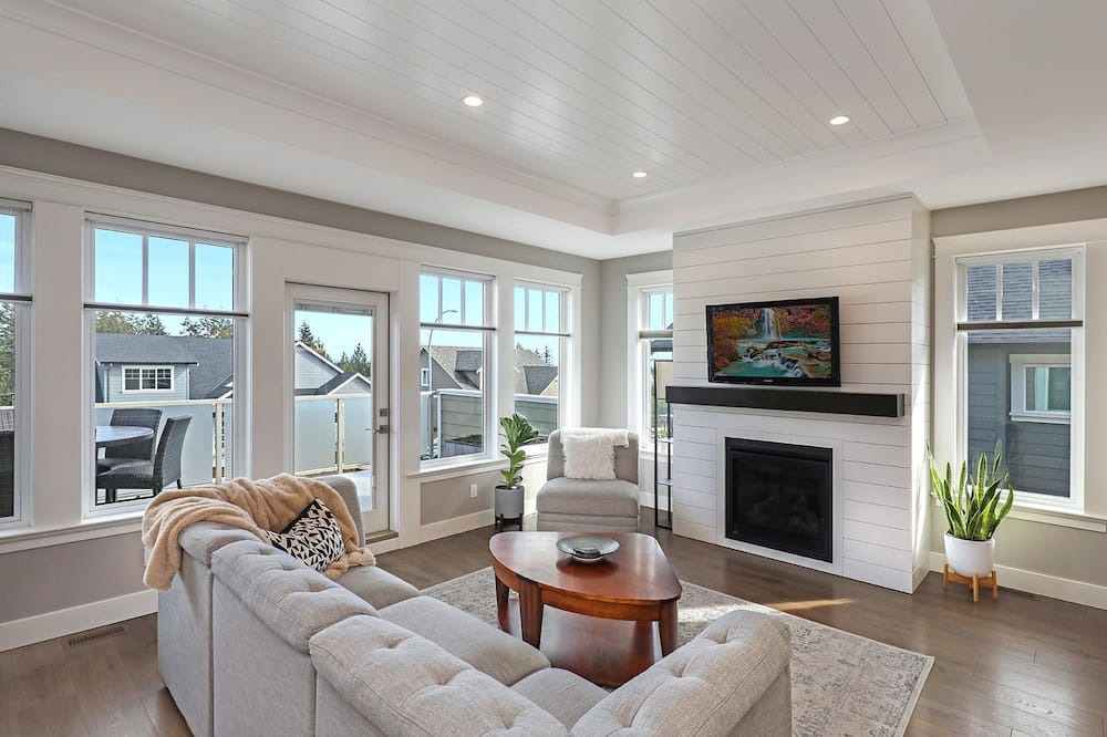 Photo of Livingroom in Courtenay