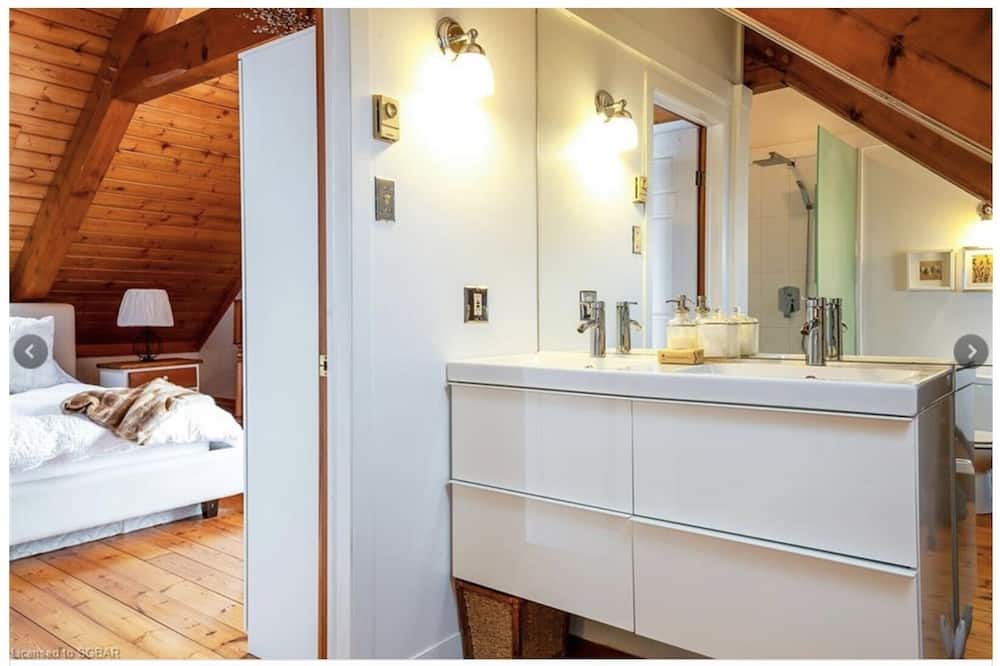 Photo of Bedroom in The Blue Mountains
