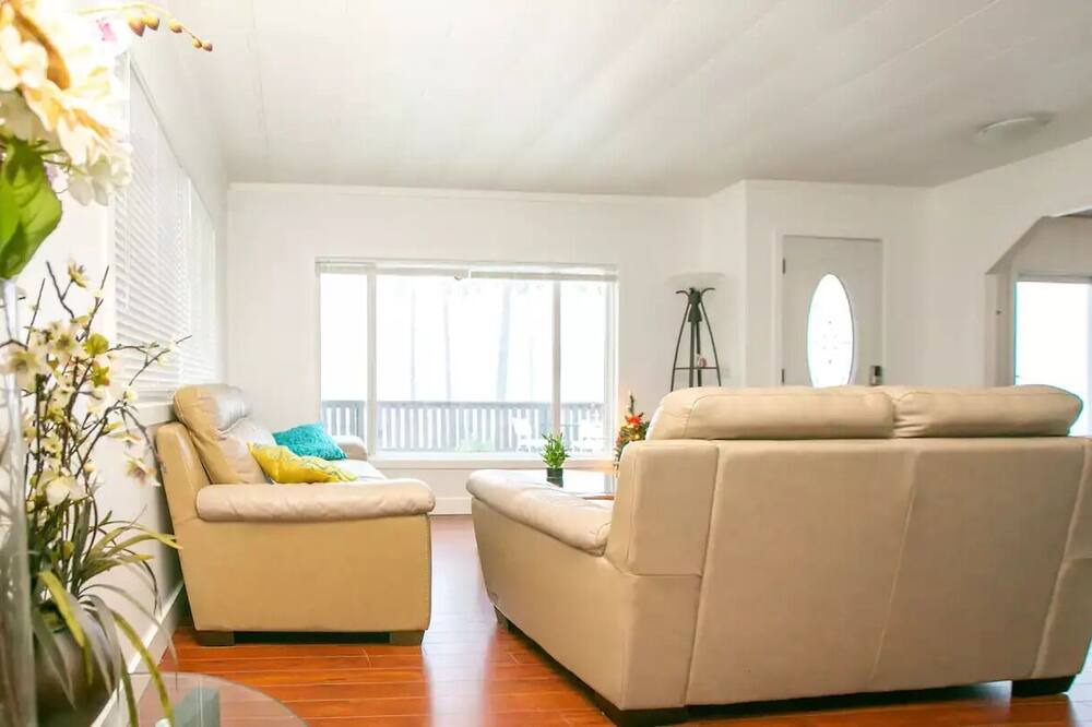 Photo of Livingroom in Union Bay