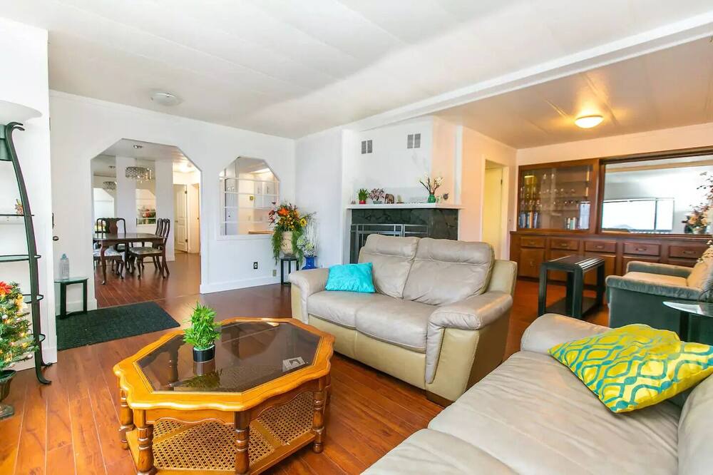 Photo of Livingroom in Union Bay