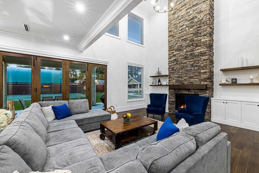 Photo of Livingroom in Guildford