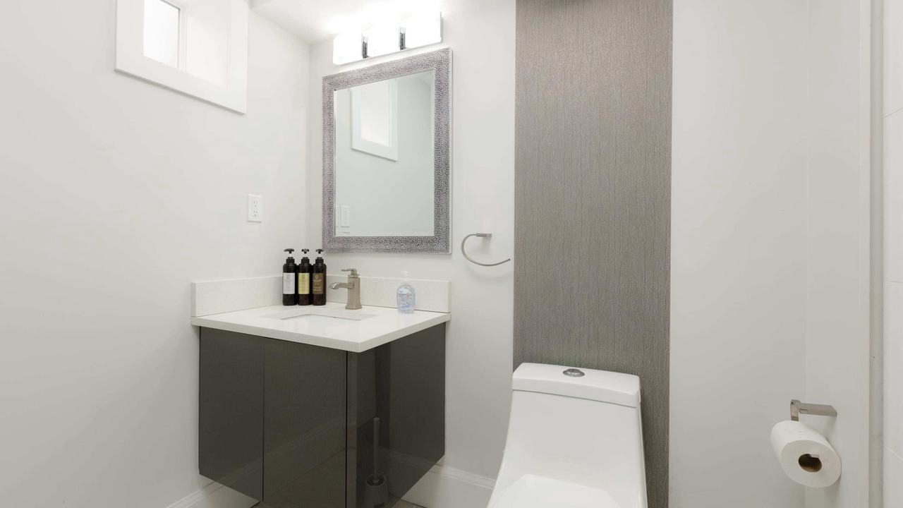 Photo of Bathroom in District of North Vancouver