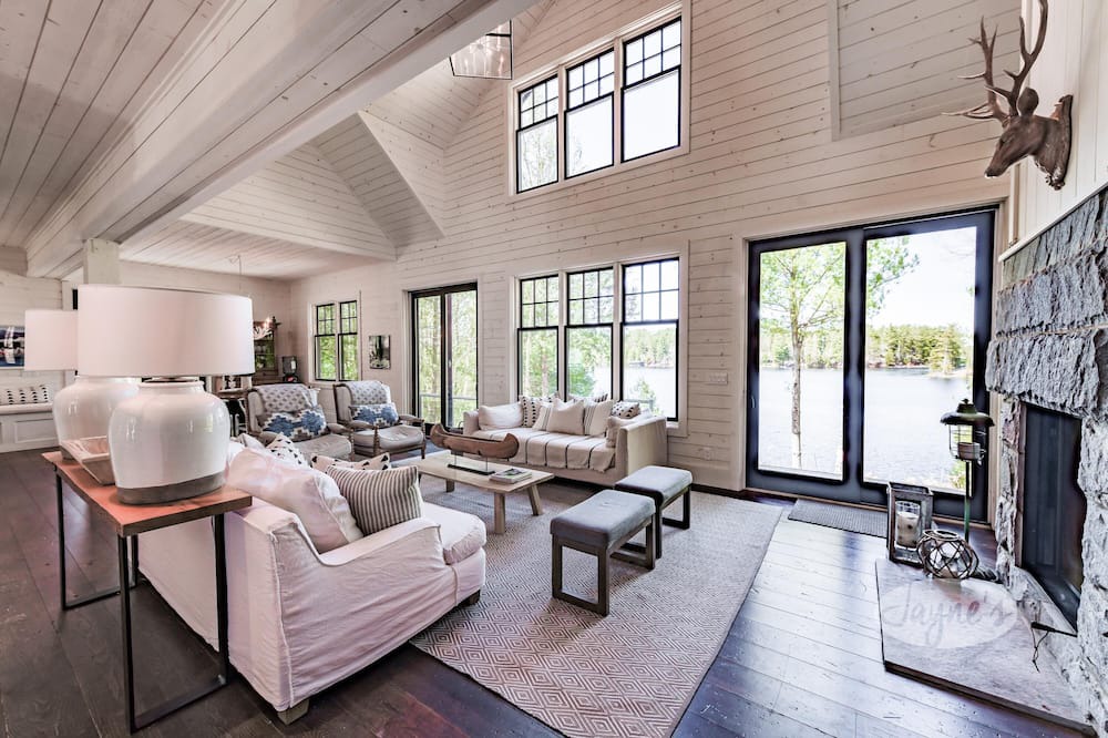 Photo of Livingroom in Baysville