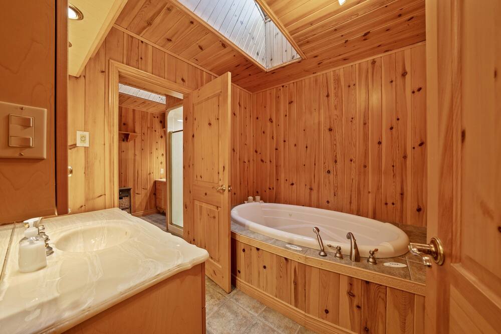 Photo of Bathroom in Algonquin Highlands
