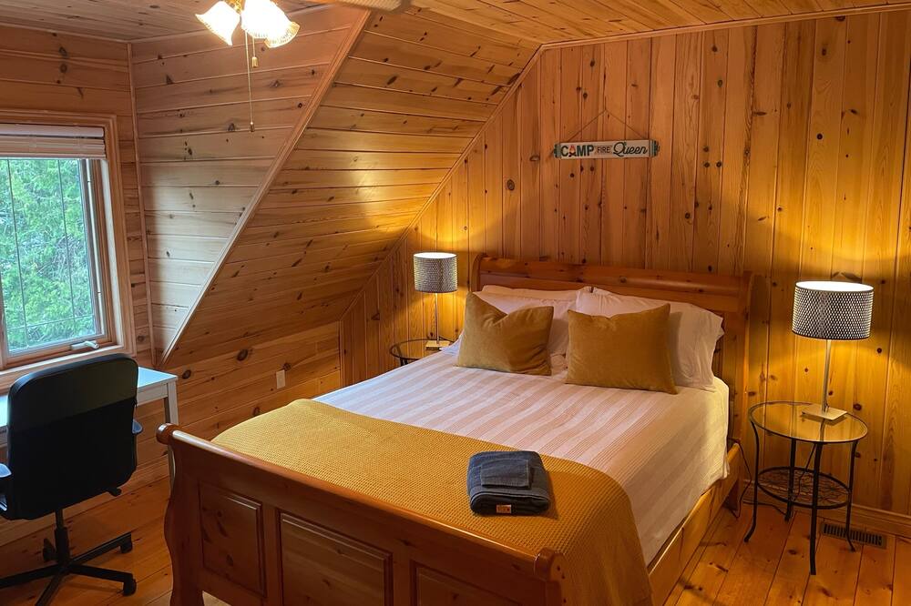 Photo of Bedroom in Algonquin Highlands