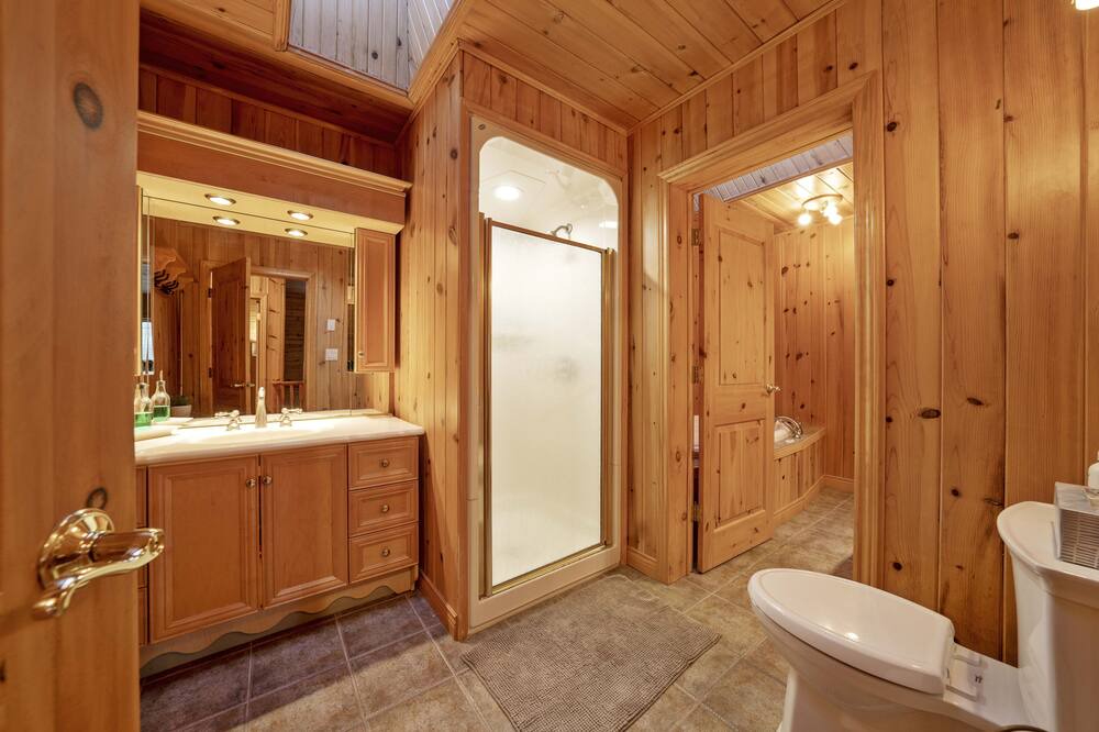 Photo of Bedroom in Algonquin Highlands