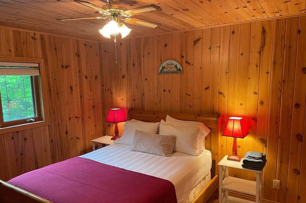 Photo of Bedroom in Algonquin Highlands