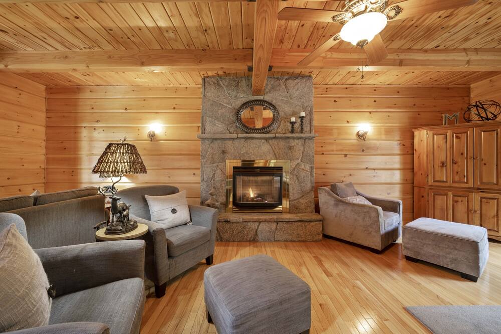 Photo of Livingroom in Algonquin Highlands