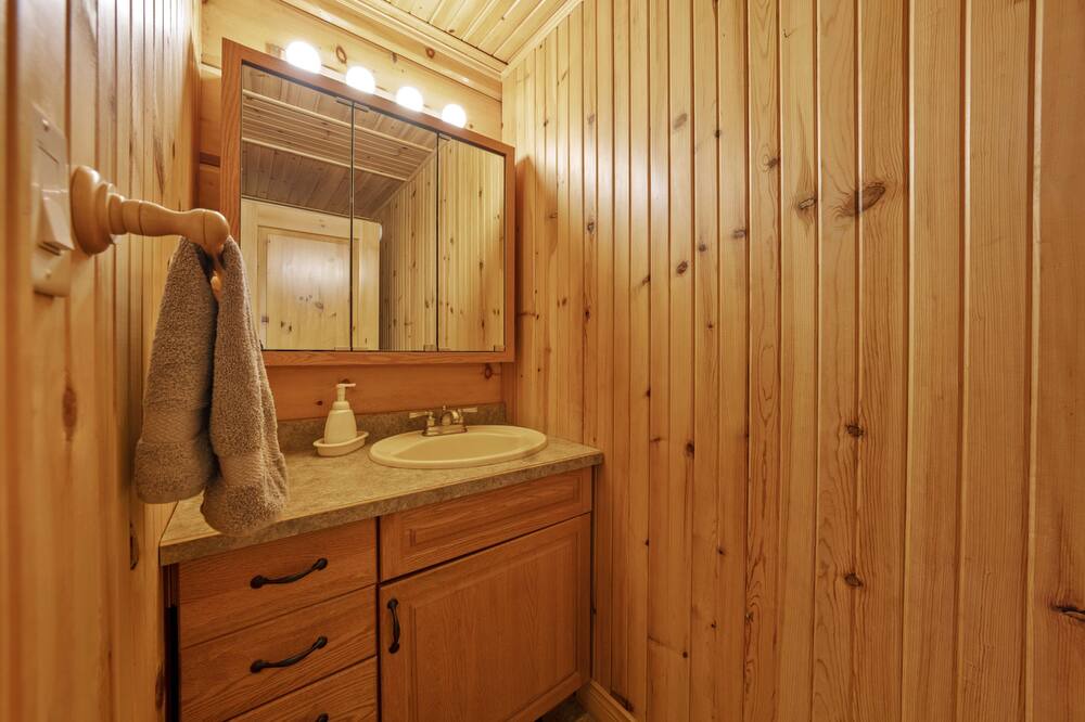 Photo of Bathroom in Algonquin Highlands